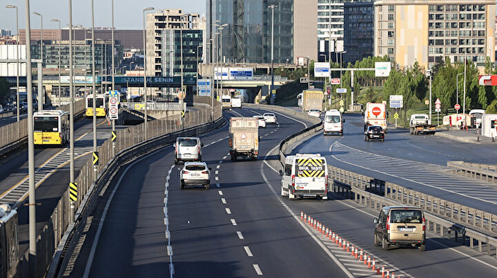 İstanbul trafiğinde tam kapanma etkisi: Yollar boş kaldı