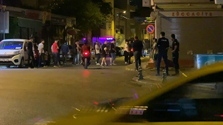 Mahallede drift yaparken kaza yaptı: Vatandaşlar tepki gösterince arkadaşı otomobili üzerlerine sürdü