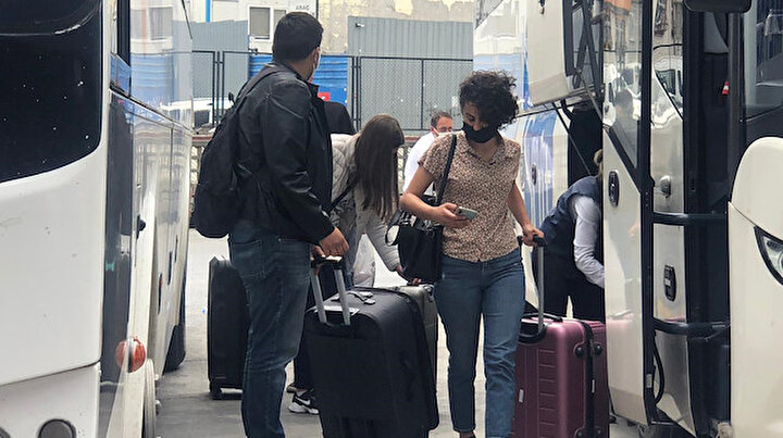 Otogarda dönüş yoğunluğu başladı otobüs biletleri tükendi