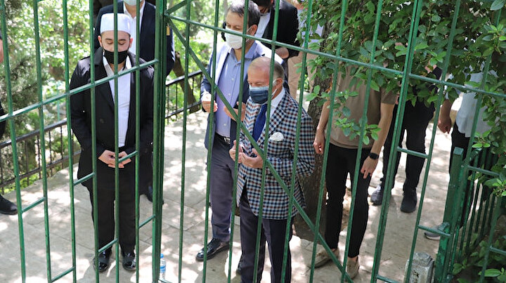 Necip Fazıl Kısakürek vefatının 38. yılında kabri başında dualarla anıldı