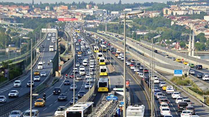 56 saatlik kısıtlama sonrası İstanbulda trafik çilesi başladı