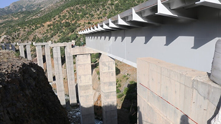 Bölgede bir ilk olacak: 12 ayaklı çelik köprü inşa ediliyor