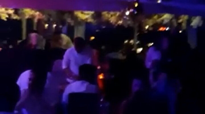Kısıtlamada otel terasında doğum günü partisine baskın: Ceza yağdı