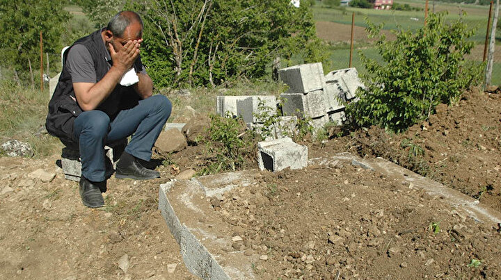 Aynı aileden dört kişi koronavirüsten hayatını kaybetti