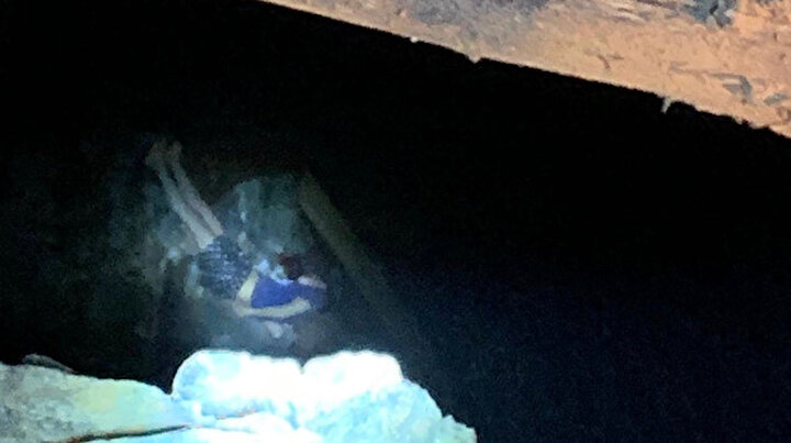 Fethiyede 40 metrelik maden ocağı kuyusuna düşen genç yaralandı