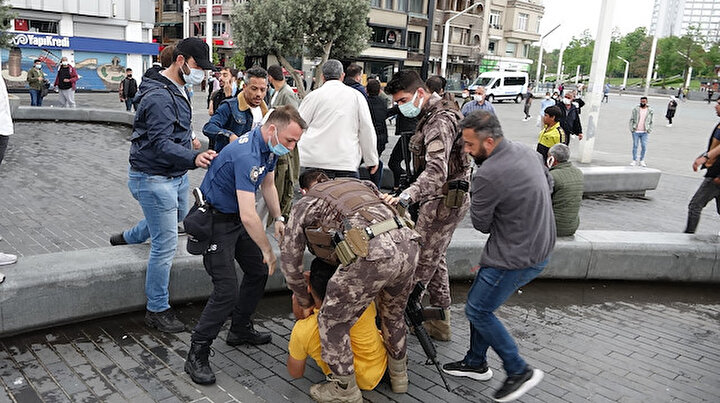 Taksim Meydanında kemerli kavga: Özel Harekat müdahale etti