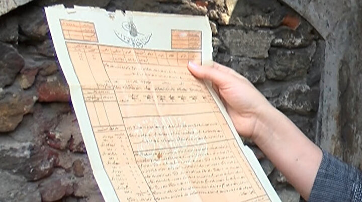 Vefat eden annelerinin bıraktığı sandığın içinden servet çıktı