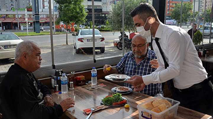 Lokantalar müşteri ağırlama başlayınca soluğu orada aldılar: Kahvaltı yerine kelle paça