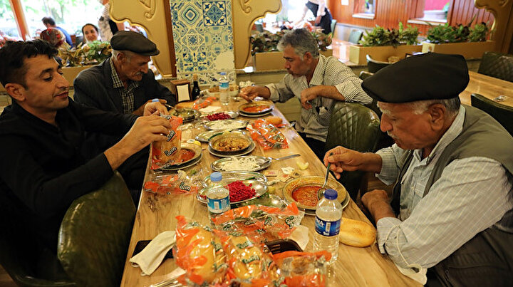 Yasaklar kalktı Gaziantepliler oraya koştu: Restoranlarda beyran yoğunluğu