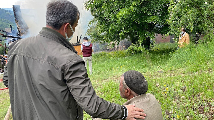 Evinin yanışını gözyaşları içinde izleyen amca yürekleri burktu
