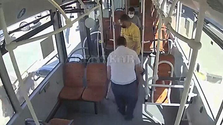 Günün kahramanı: Otobüs şoförü bayılan hastayı hastaneye götürdü elleriyle sedyeye taşıdı