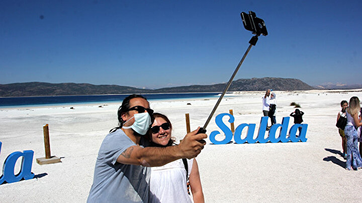Kademeli normalleşme sonrası oraya akın ediyorlar: Saldada turist yoğunluğu