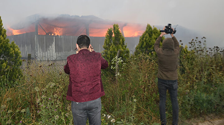 Kırklarelide büyük yangın: Binlerce büyükbaşın bulunduğu çiftliğin yem deposu yandı