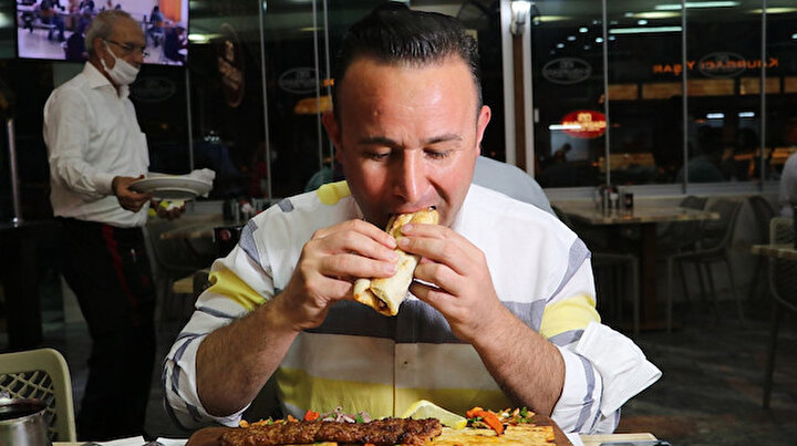 Böyle aşı kampanyası görülmedi: Koronavirüs aşısı olan ilk bin kişiye Adana kebap hediye
