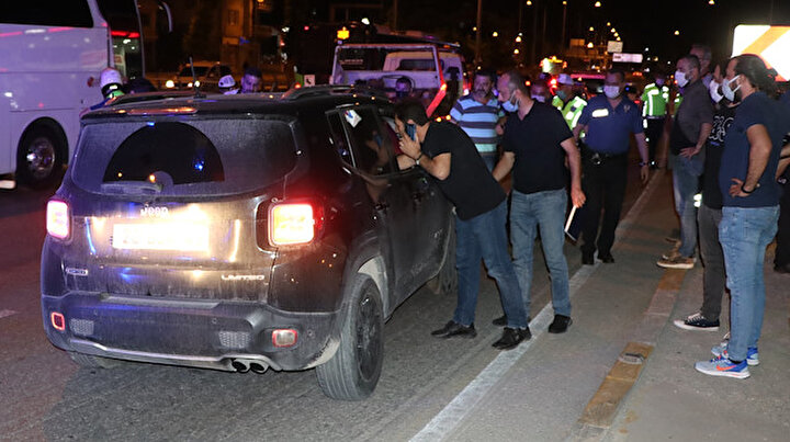 Trafik magandası dehşet saçtı: Kendisi uyaran aracı durdurup 16 el ateş etti