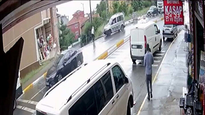 Ehliyetsiz sürücü dehşeti kamerada: Önce vatandaşa ardından dükkana çarptı