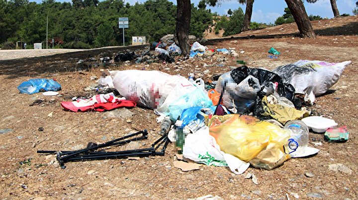 Adanada mesire alanları piknikçilerin çöpleriyle doldu