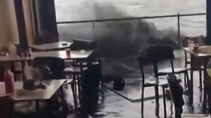 Boğazdan geçen savaş gemilerinin dalgası sert vurdu: Çengelköydeki kafeleri su bastı