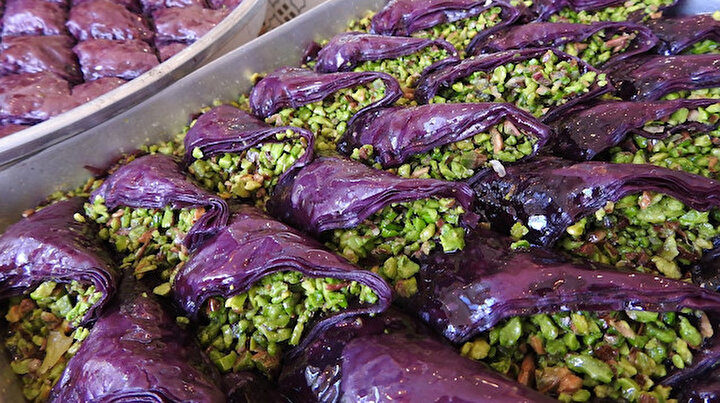 Gaziantepli baklava ustaları imkansız tanımıyor: Şeker hastaları için mor baklava ürettiler