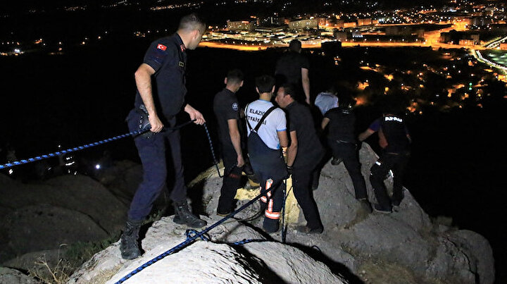 Film sahnelerini aratmayan kurtarma operasyonu: Uçurumun eşiğinde mahsur kalan kadın için seferber oldular