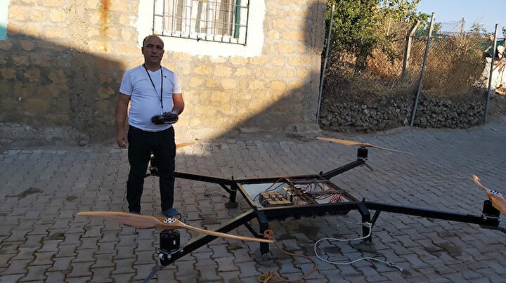 İlkokul mezunu adam hayalindeki uçan arabayı yaptı