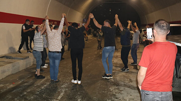 70 yıllık hayal gerçek oldu vatandaş araçlarla tünele gelip kutlama yaptı