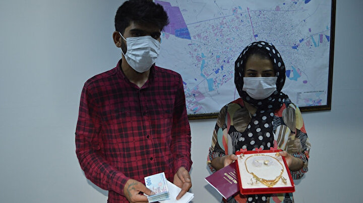 Adıyamanda yeni evli çiftin düğün takılarını polis buldu: 50 bin lira değerindeydi