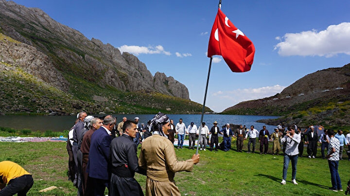 Terörden arındırılan yaylada 40 yıl sonra Türk bayrağıyla halay çektiler: Burası artık huzur ve güven yeri