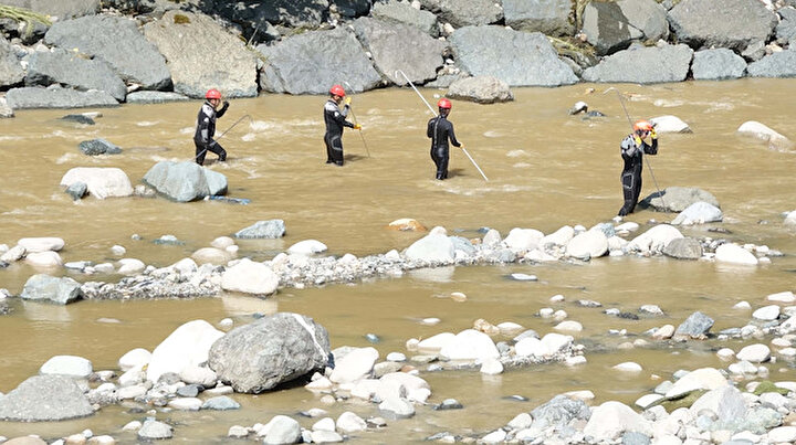 Rize’de felaketin yaraları sarılıyor: Ekipler sahaya indi yüzlerce kişi çalışıyor