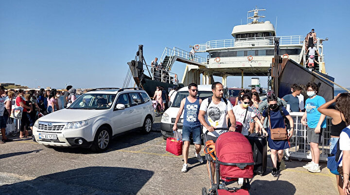 Bozcaadaya tatilci akını: Bayram öncesi doluluk yüzde 100e ulaştı