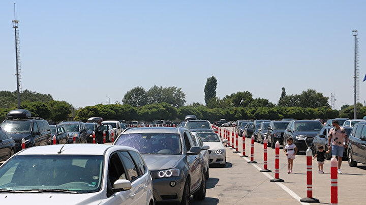 Kapıkule’de bayram yoğunluğu sürüyor