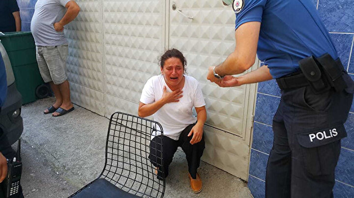 Uzaklaştırma kararına rağmen eve zorla girmeye çalışınca sinir krizi geçirdi
