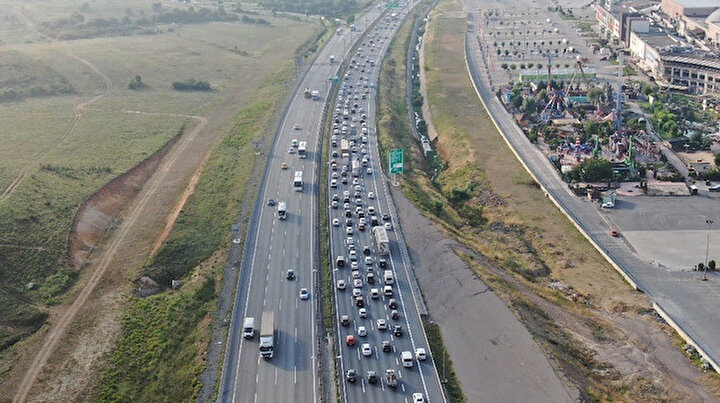 Büyük tatil göçü başladı: Kadıköy’den başlayan trafik Tuzla’ya kadar uzadı