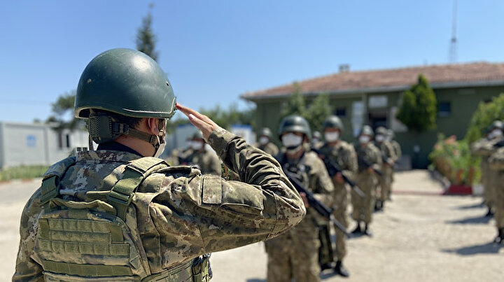 Yunanistan sınırında bayramlaşan Mehmetçikten mesaj: Vatan bizlere emanet