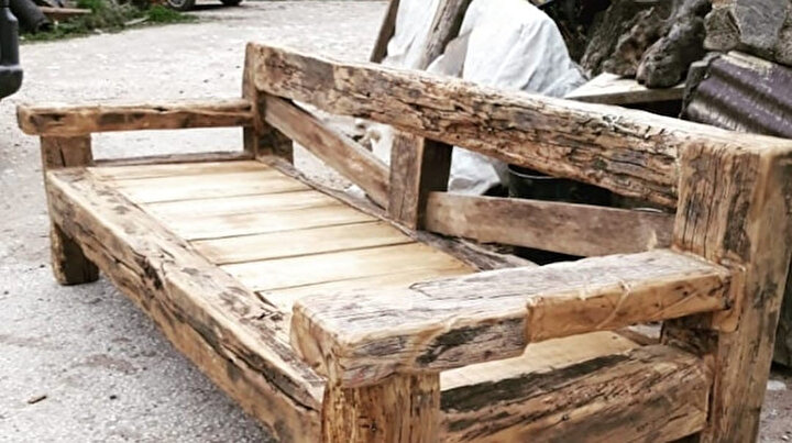 Çöpü sanata dönüştürüyor: Tarihî ahşaplar dünyaca ünlü restoranlara mobilya oldu