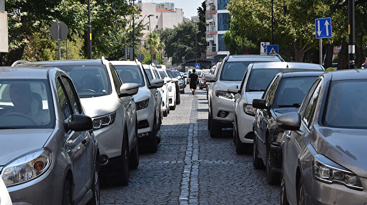 43 ilin geçiş noktasında trafik kilit: Kuyruğun sonu gözükmüyor