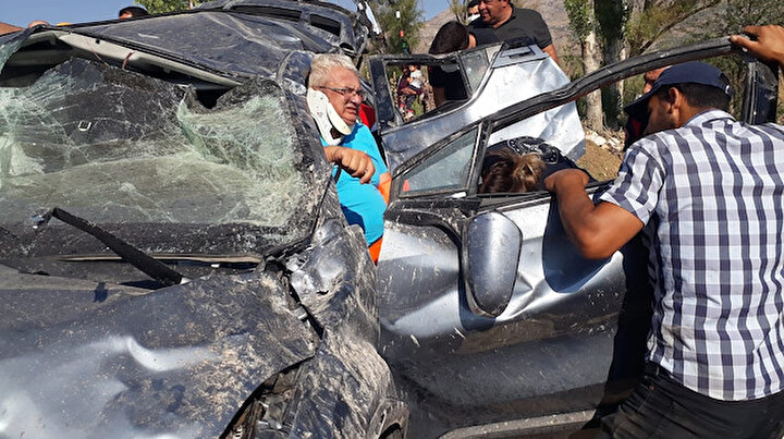 İstanbuldan Fethiyeye tatile giden aile araçla takla attı: Tüm aile yaralandı