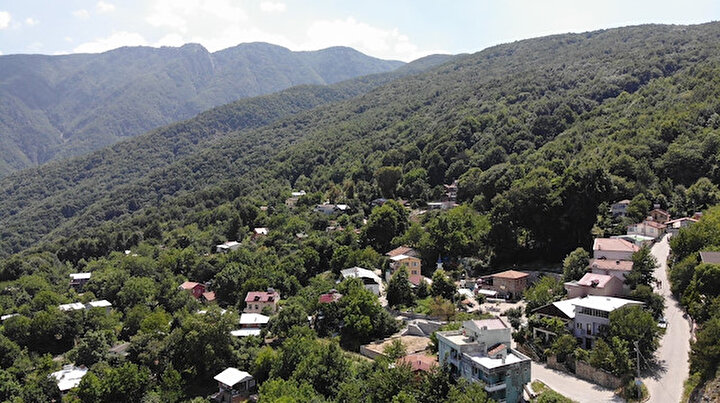 Sıcaktan kaçanlar bu köyde serinliyor: Şehir merkezine 10 dakika