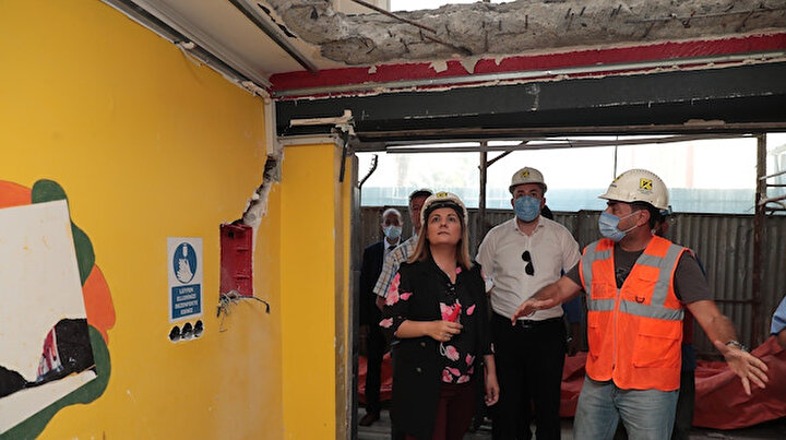 Marmara depreminde ağır hasar alan ve 22 yıldır bekleyen binanın yıkımına başlandı