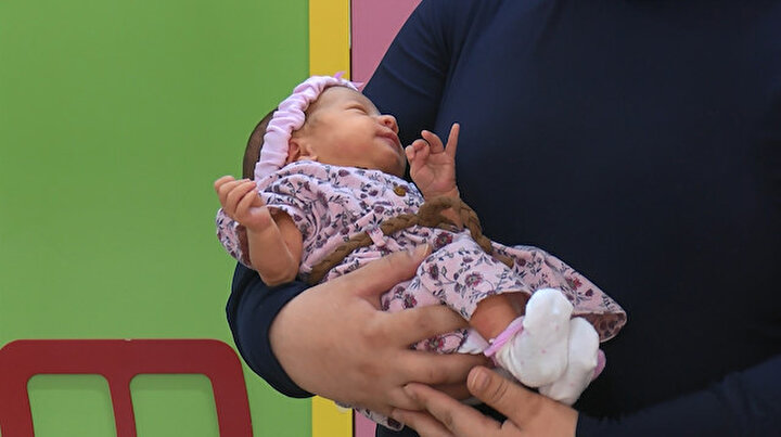 uc gunluk bebek yol kenarinda posetin icinde bulunmustu simdi devlet korumasinda yeni safak