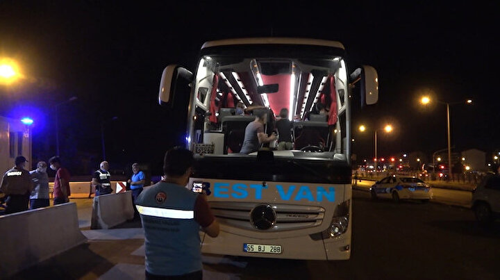 Karantinayı delip yola çıktılar: Kimi otobüste kimi de aracında yakalandı