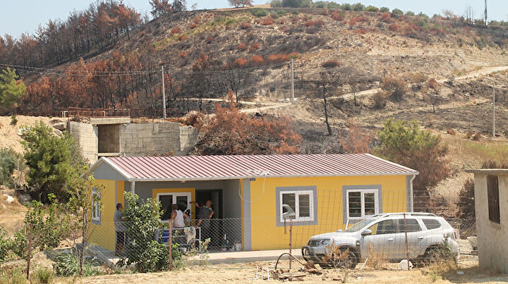 Yürek sızlatan fotoğraftaki Fatma Teyze’nin yanan evini Demet Akalın yaptırıyor: Hayata yendiden başlayan çocuklar gibiyiz