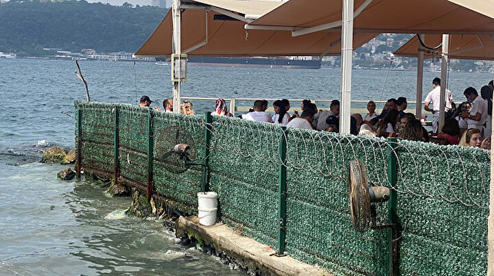 Çengelköydeki kötü koku esnafı bezdirdi: Vantilatörle çözüm buldular