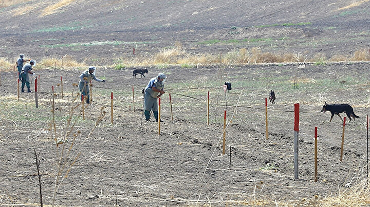 Azerbaycanın işgalden kurtarılan kentlerinde 10 aydır karış karış mayın temizliği yapılıyor
