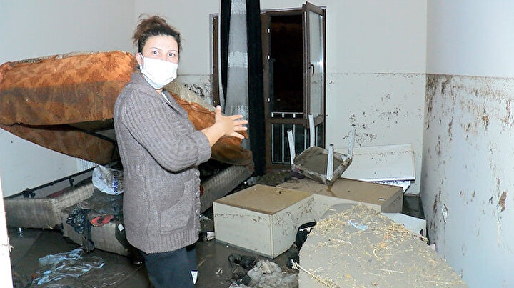 Ankarada sağanak yağış sonrası ev ve iş yerlerini su bastı