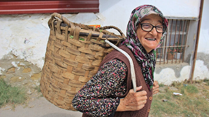 Mesaiye evde başlayıp ahırda bitiren Halime nine gençlere taş çıkartıyor: Ruh çıkar sepet sırttan düşer