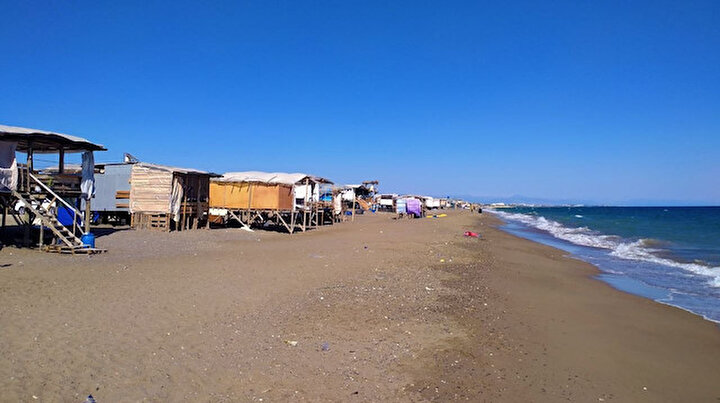 ’Çardak Beach’ tatil sezonunu uzattı: Beş yıldızlı otellerin yakınında denize sıfır tatil devam ediyor
