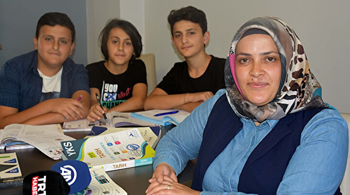 Üç çocuk annesi 20 yıl sonra üniversiteyi kazandı: Kendi hayallerime vakit ayırdım