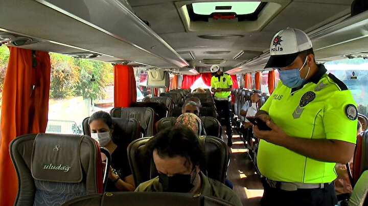 Otogarda PCR testi yaptırmayan ve aşısız olanlar otobüsten indiriliyor