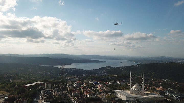 Ölüme meydan okuyorlar: Helikoptere bağlı sepette nefes kesen çalışma